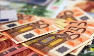 Les banques nationales, la banque européenne, le FMI, le gouvernement français vont-ils interdire le cash (monnaie et billets) ?