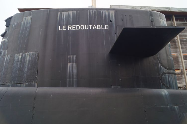Visite immersive du sous-marin Le Redoutable, entre mémoire stratégique, quotidien des sous-mariniers et récit technologique scénographié