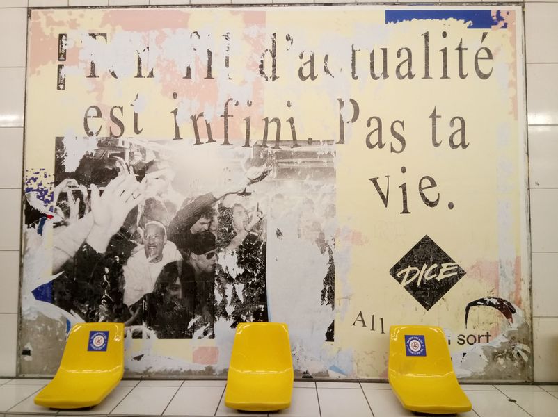 Refusé trois fois par Orsay, Pr4vd4 signe un non-compte-rendu d'expo : l'art est dans la rue, mais la presse libre reste sur le trottoir