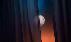 Au crématorium, entre images en boucle et voilage administratif, la mort s’optimise. L’État embellit. Louons le Camarade Président
