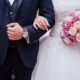 Taylor Swift et Travis Kelce ont scellé leur union dans un mariage aussi démesuré que leurs egos. Cadeaux fous, invités VIP et polémiques...